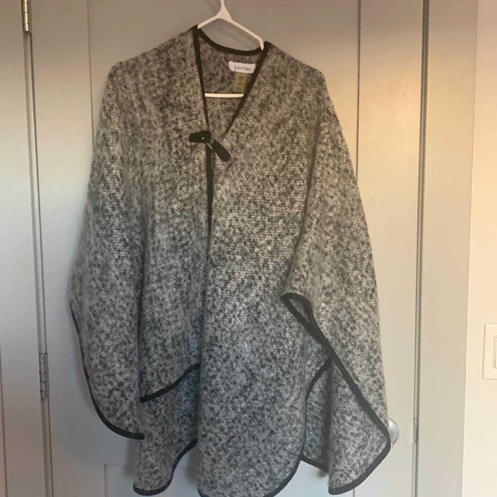 Calvin Klein Gray Cape One Size EUC